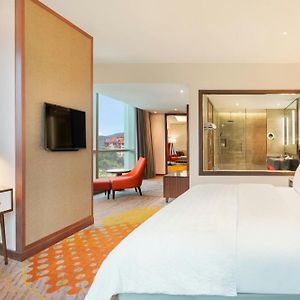 1 King Bed Club Lounge Access Suite